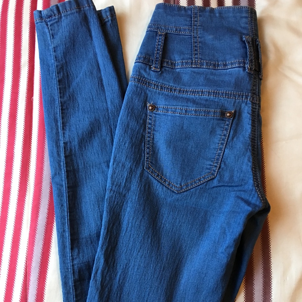 High waisted jeans